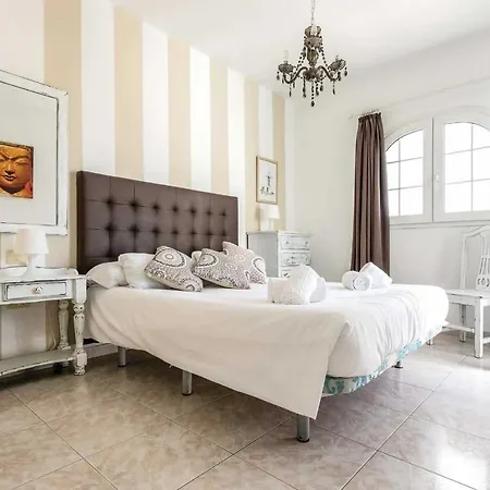 Sleeps 5 Air Con Wifi Villa *