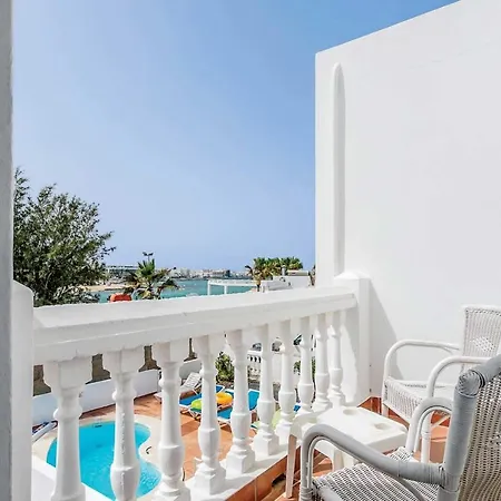 Sleeps 5 Air Con Wifi Villa