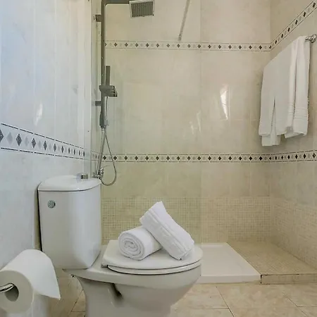 Villa Sleeps 5 Air Con Wifi *